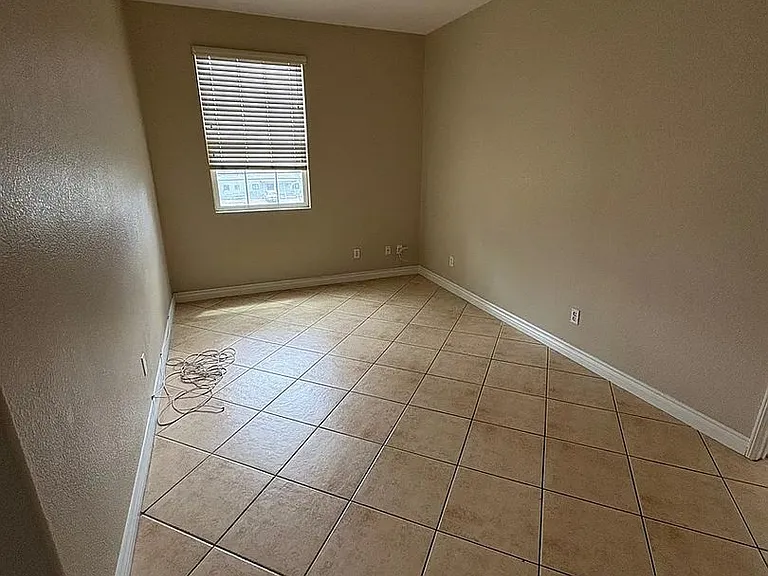 954 Teatro Cir #F — Photo 12