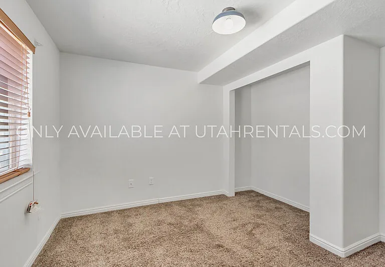 1328 S 1550 E — Photo 17