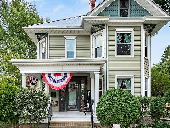 2nd image of 842 Lincoln Ave
