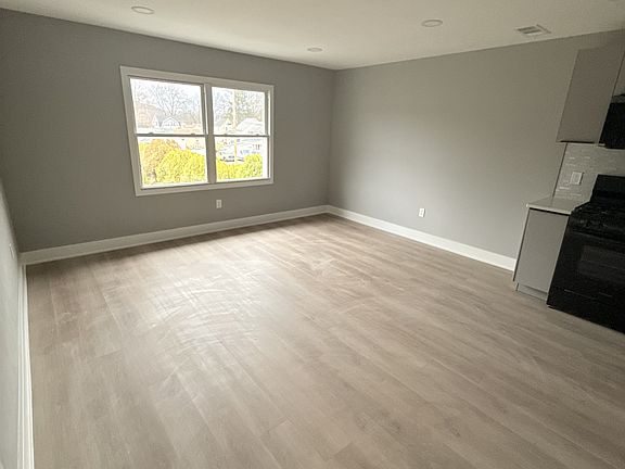 3rd image of 36 Main St #11289348