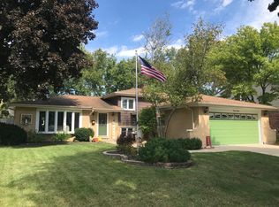 18W140 Holly Ave, Darien, IL 60561