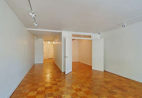2nd image of 39 Jane St APT 3A