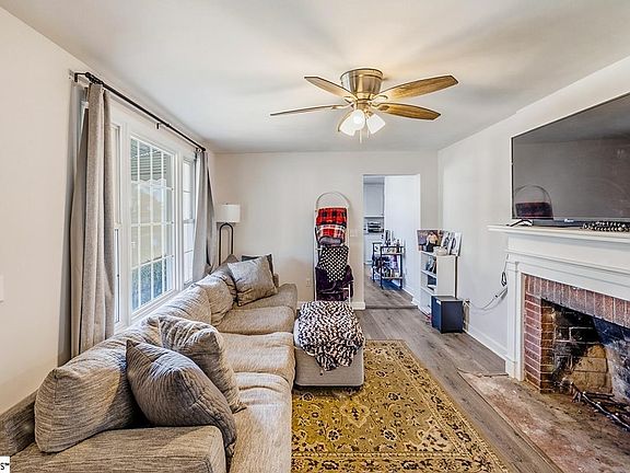 5th image of 101 Pleasant Ridge Ave