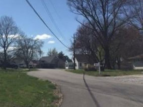 Exterior Neighborhood (street photo)