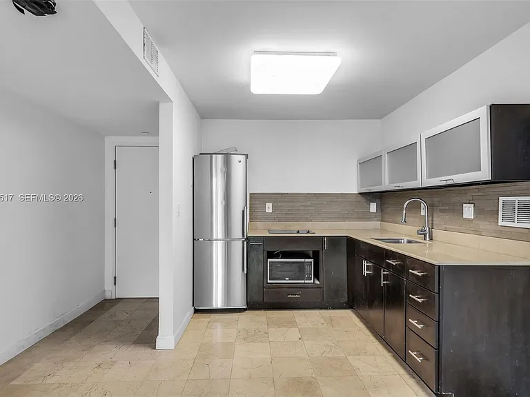 2301 Collins Ave #621 — Photo 9