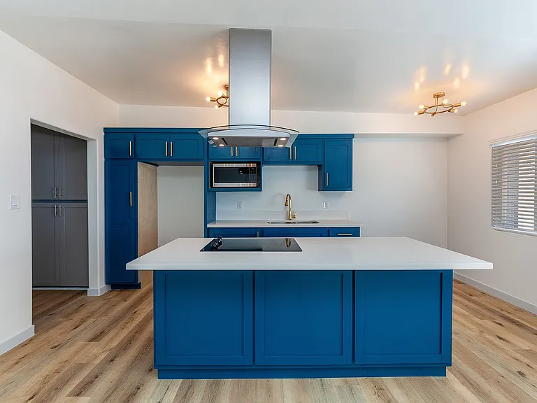 1955 Locust Ave #6 — Photo 2