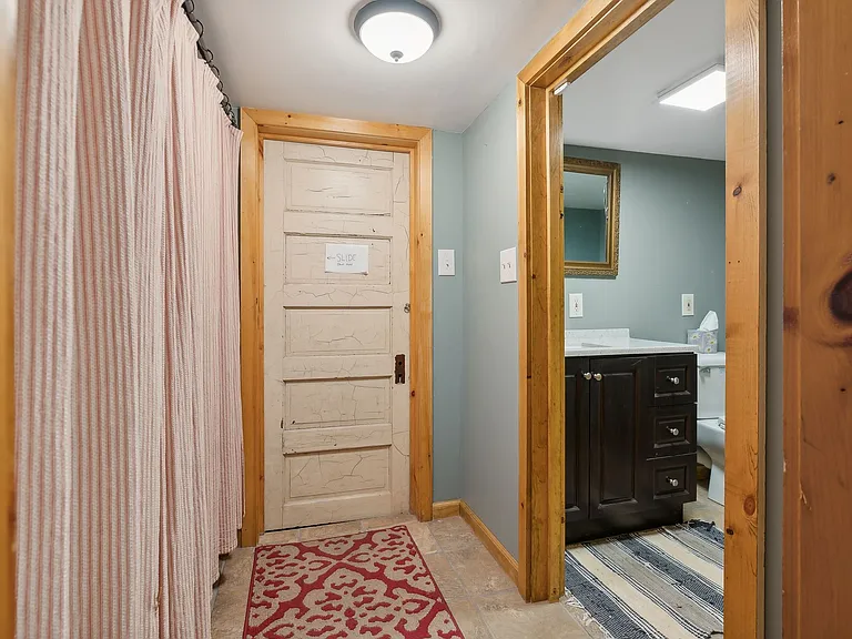 122 Anglers Rd — Photo 9