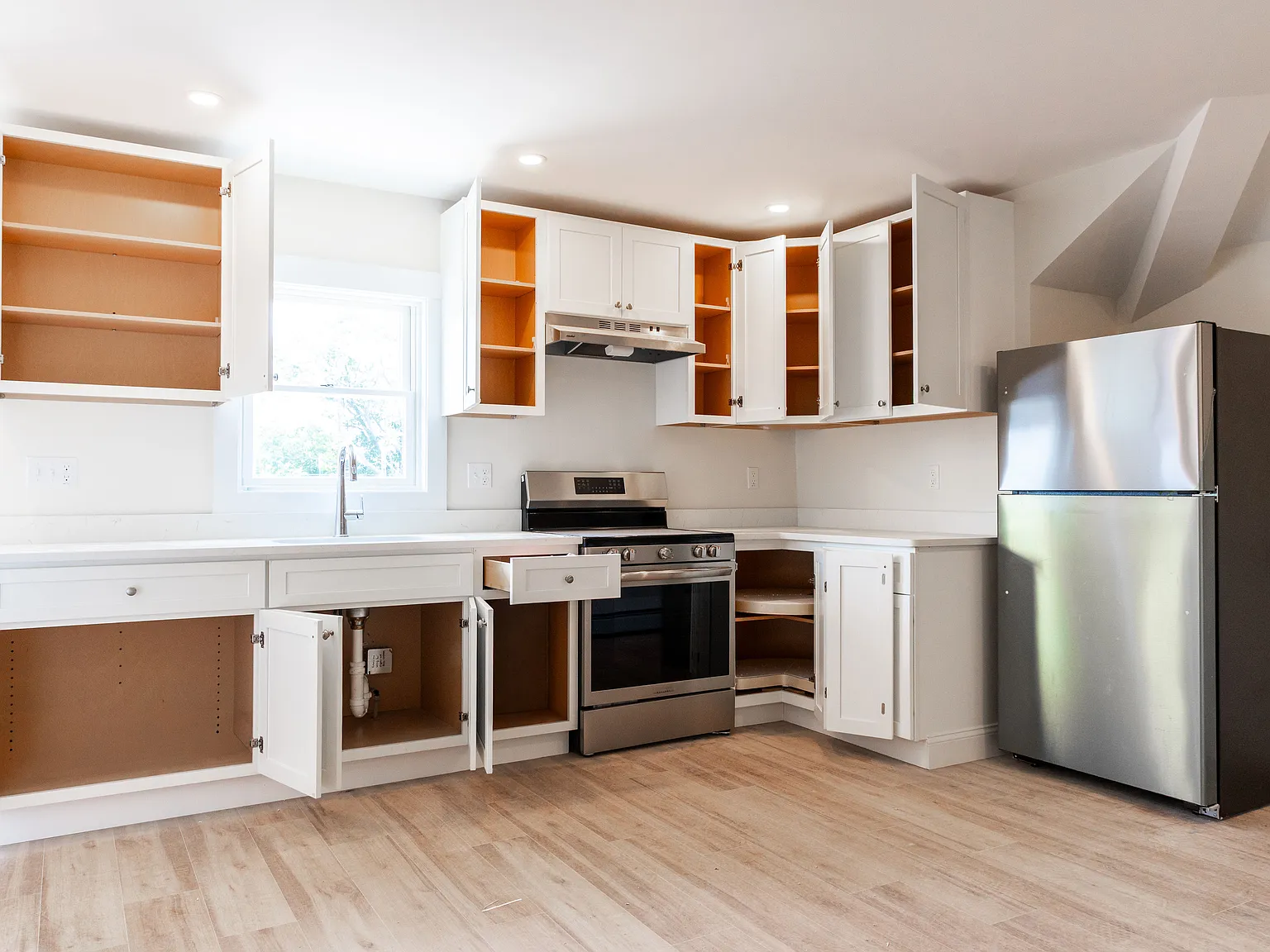 2 bed, 1360 sqft, $2,500 — Photo 2