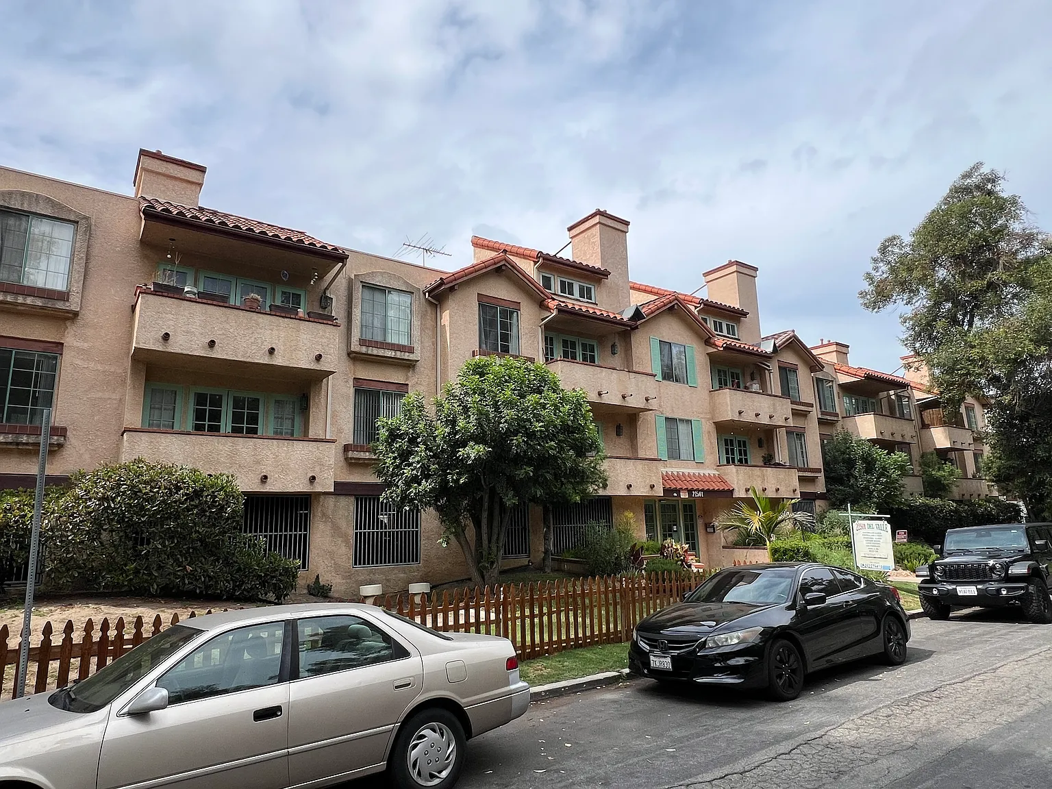 22501 Del Valle — Photo 3