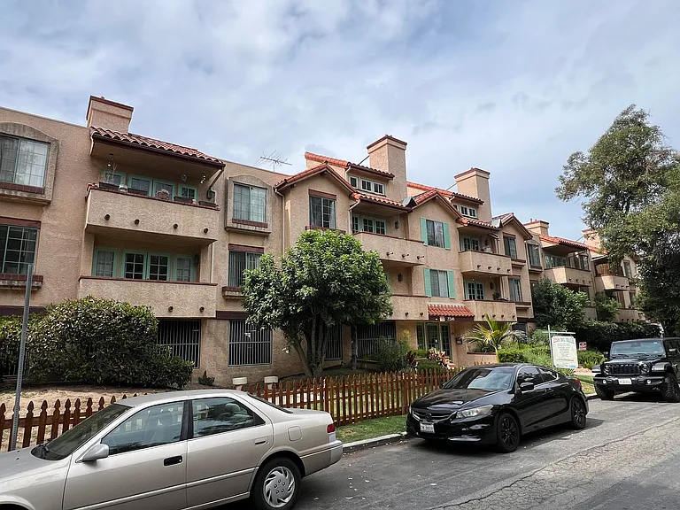 22501 Del Valle — Photo 2