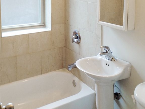 4th image of 3810 1/2 N Sheffield Ave #2W