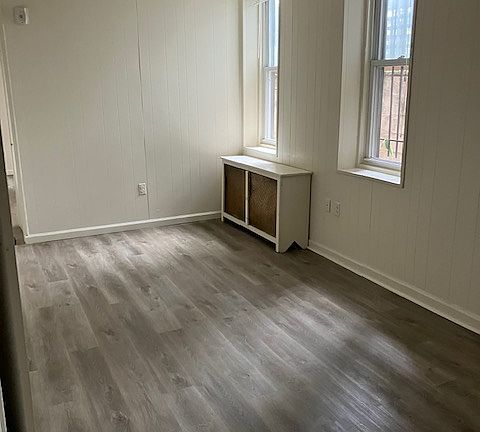 2nd image of 432 Spruce St #1R