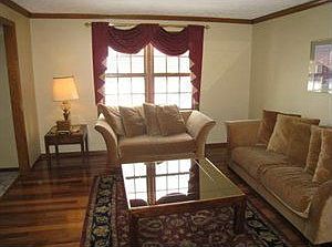 4th image of 501 Edgewood Cir