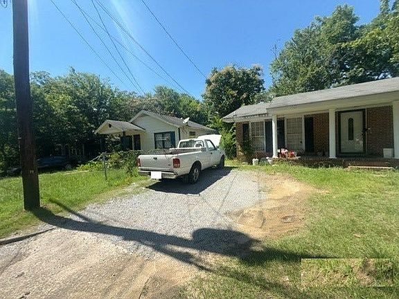 3rd image of 2133 E 4th St