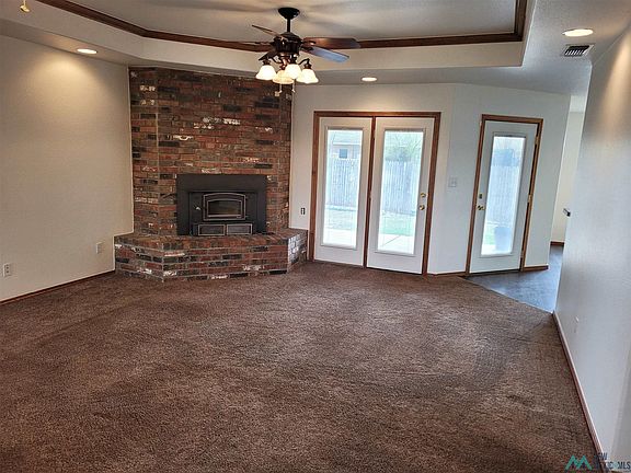 3rd image of 2109 Howard Cowper Dr