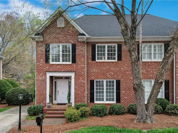 8 Dutchmans Pipe Cv, Greensboro, NC 27455
