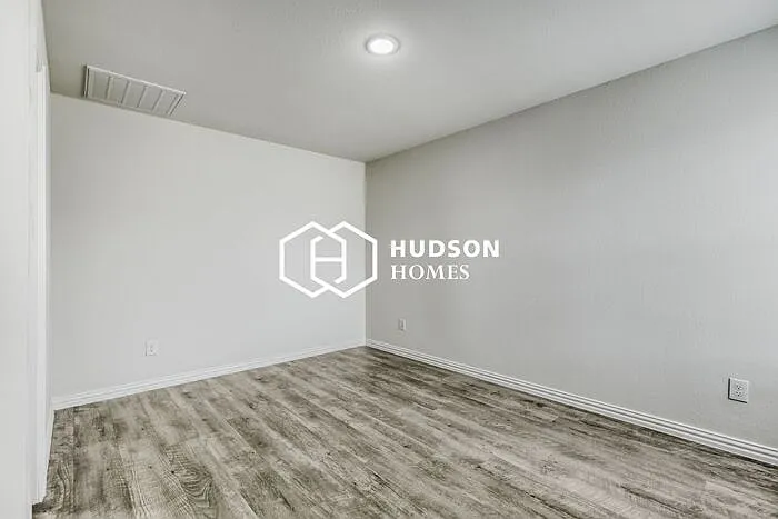 2033 Clay St — Photo 7