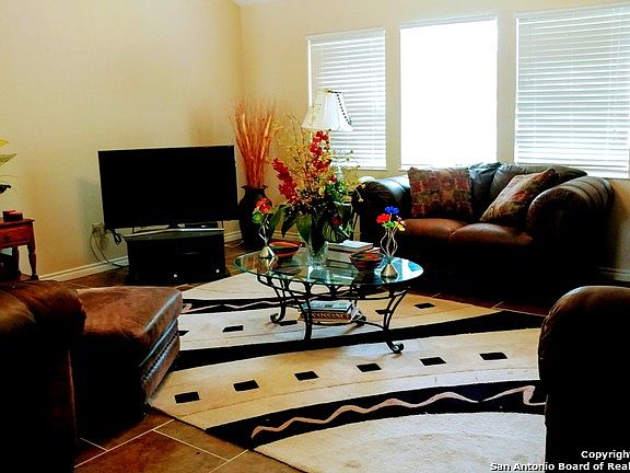 3rd image of 1030 Agarita Dr