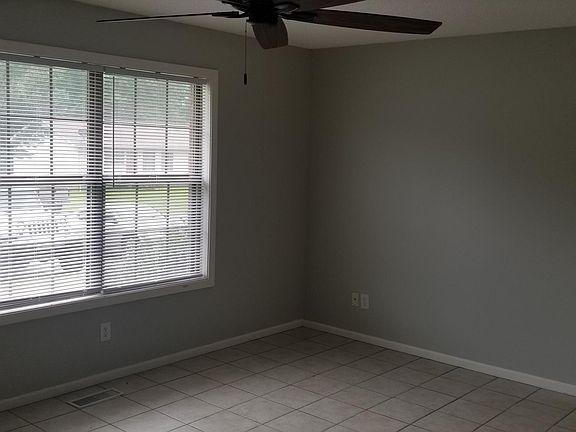 5th image of 408 Northwood Dr #B