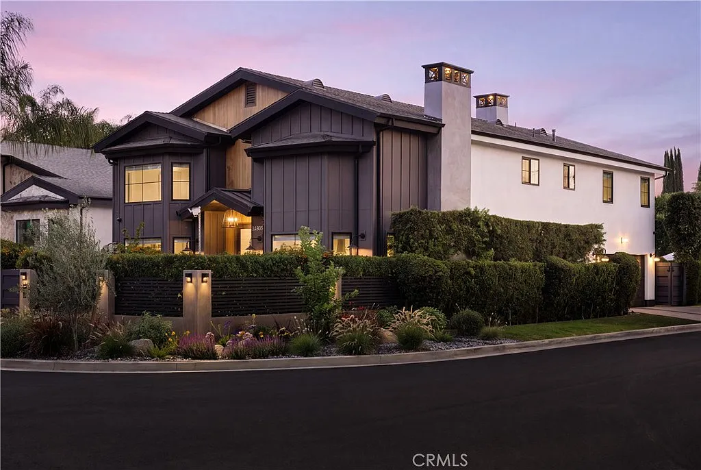 5 bed, 4.5 bath, 3655 sqft, $16,000 — Photo 2