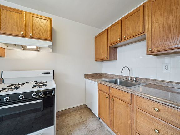 2nd image of 640 Southcrest Dr APT 6