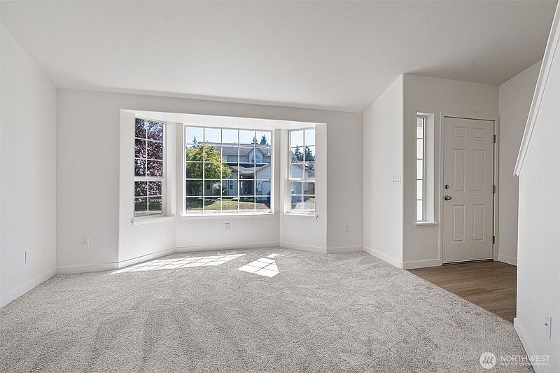 4th image of 7919 195th Street E