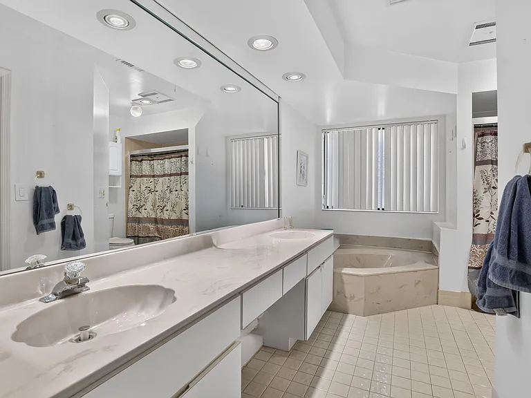 7690 Solimar Cir — Photo 18