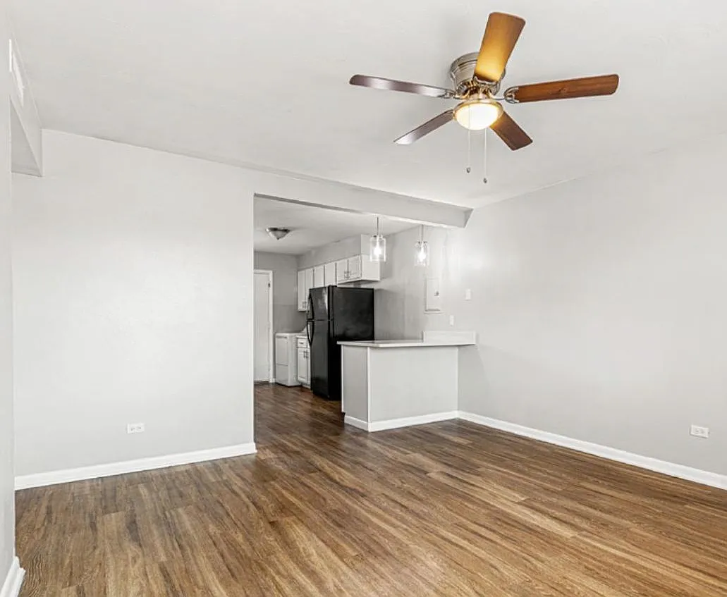 370 Benton St — Photo 3