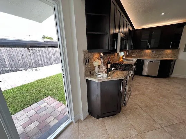 9211 SW 13th St — Photo 33