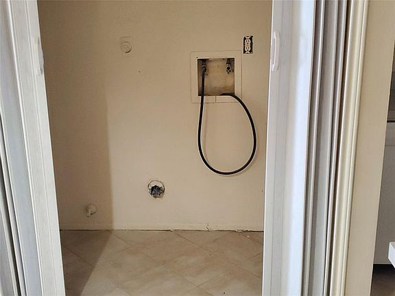 3rd image of 3803 Farlan Ln