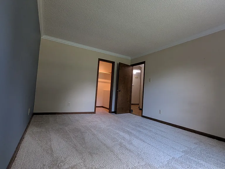 210 Wells Fargo Dr — Photo 14
