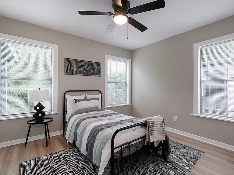 858 Harriman Pl — Photo 15