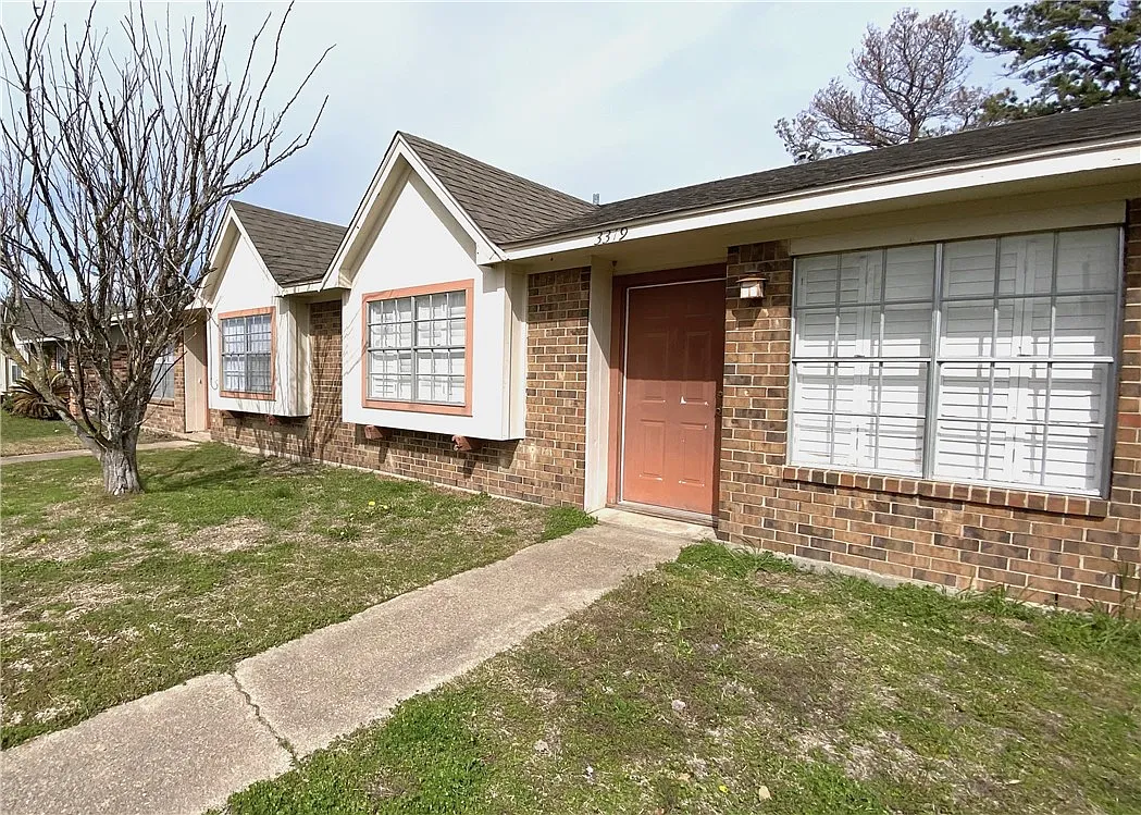 2 bed, 1.0 bath, 858 sqft, $975 — Photo 1
