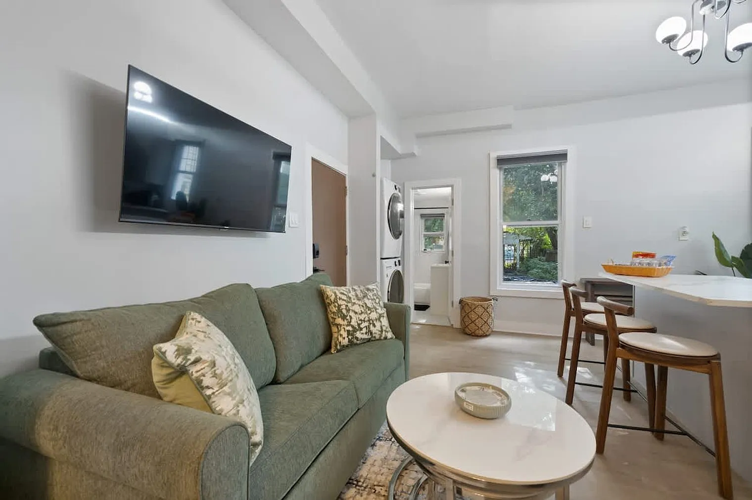 3 bed, 1.0 bath, 1593 sqft, $4,851 — Photo 4