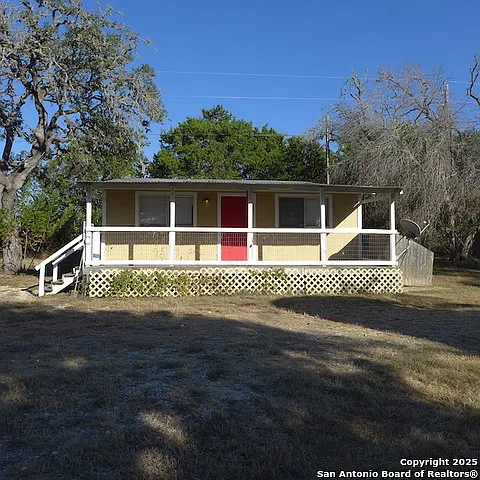 1 bed, 1.0 bath, 560 sqft, $825 — Photo 2