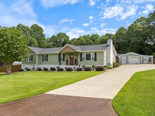 152 Hayes Cir, Wellford, SC 29385