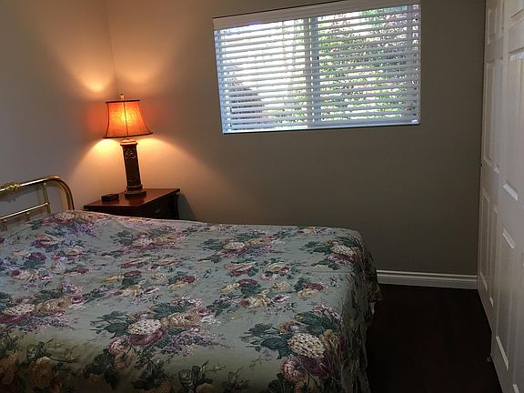 2nd view of the same room, large closet