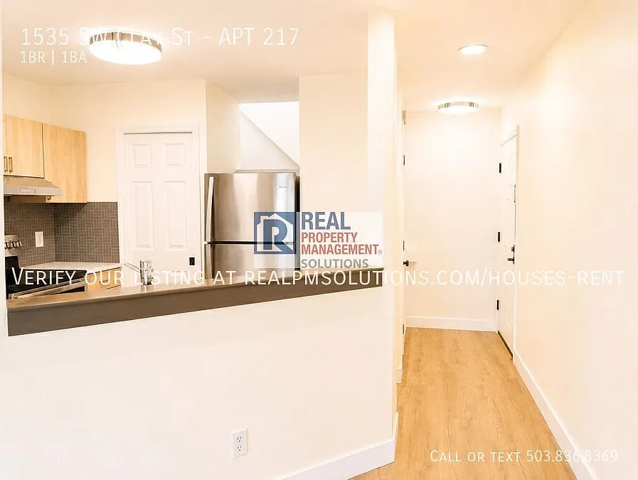 Modern Goose Hollow Condo | Parking, Storage & In-Unit Laundry — Photo 4