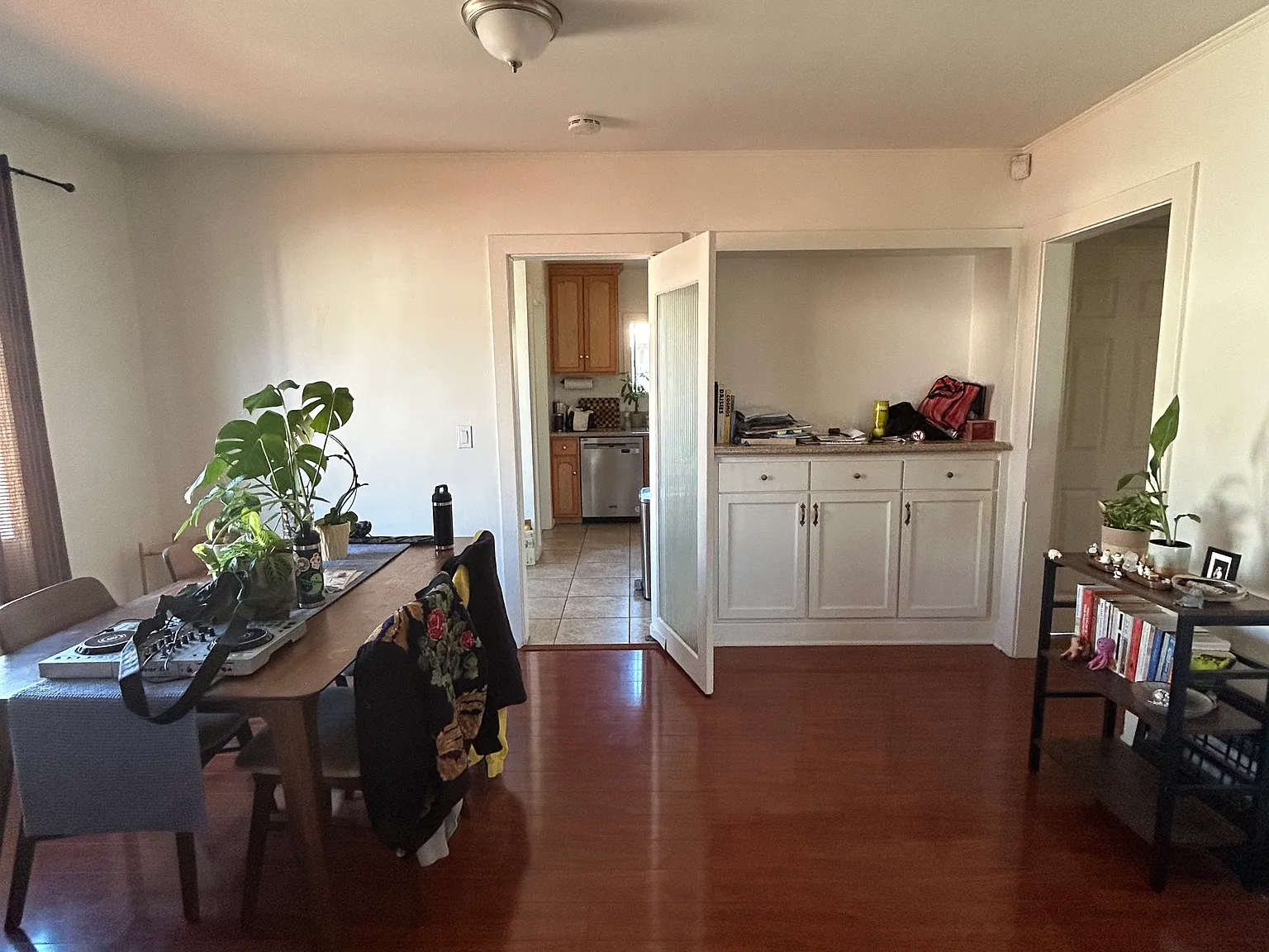2 bed, 900 sqft, $1,200 — Photo 4