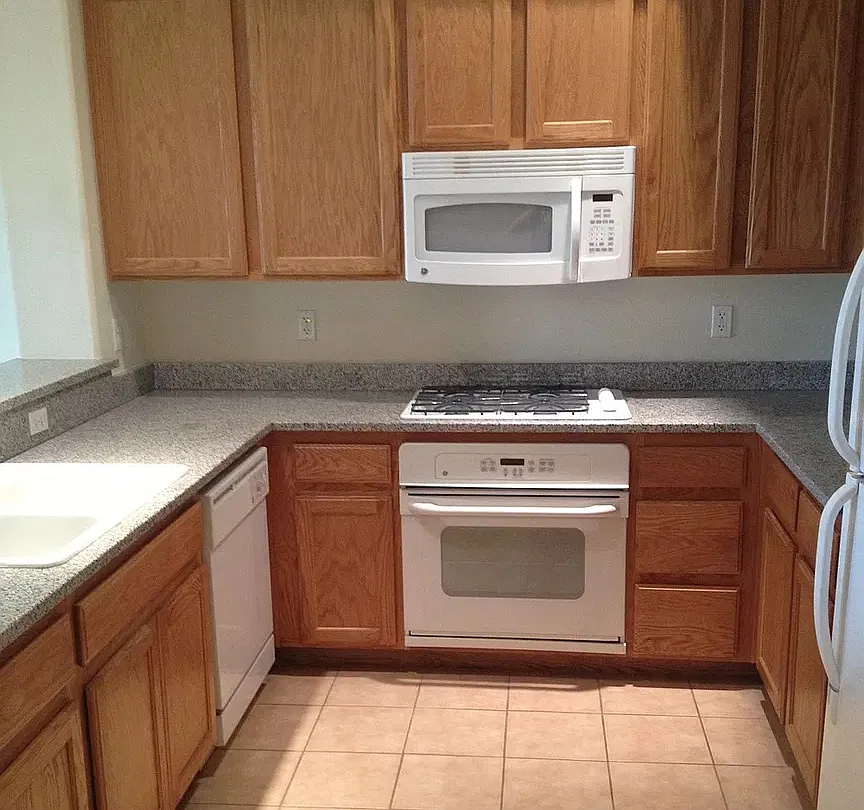 2 bed, 1048 sqft, $1,600 — Photo 2