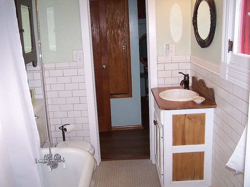 2nd image of 805 D St