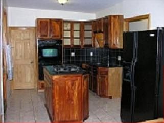 4th image of 293 Montgomery St