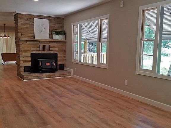 3rd image of 88 Algonquin Cir