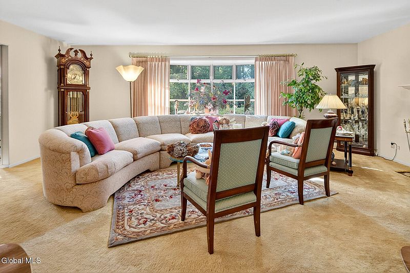 5th image of 873 Worcester Drive