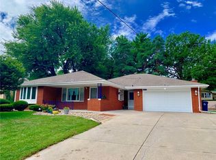 2804 Beverly Dr, Urbandale, IA 50322