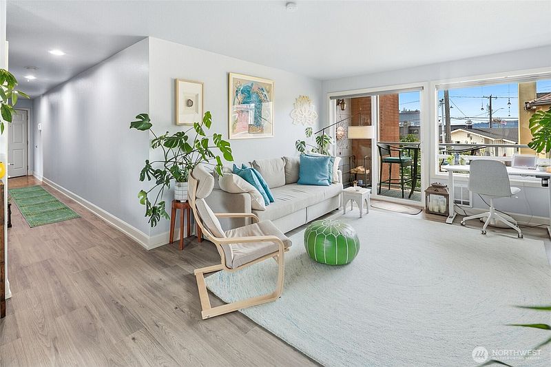 3rd image of 2514 57th Avenue SW #203