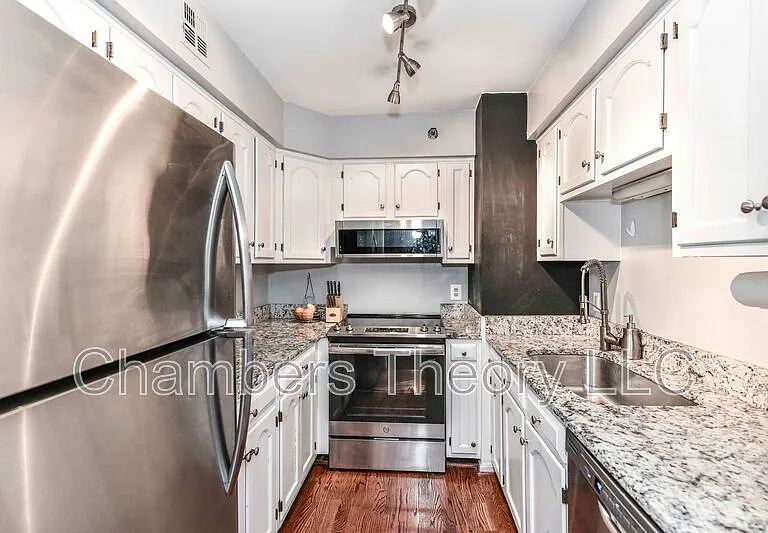 1301 N Courthouse Rd #1605 — Photo 11