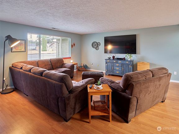 5th image of 1029 Hoffman Street
