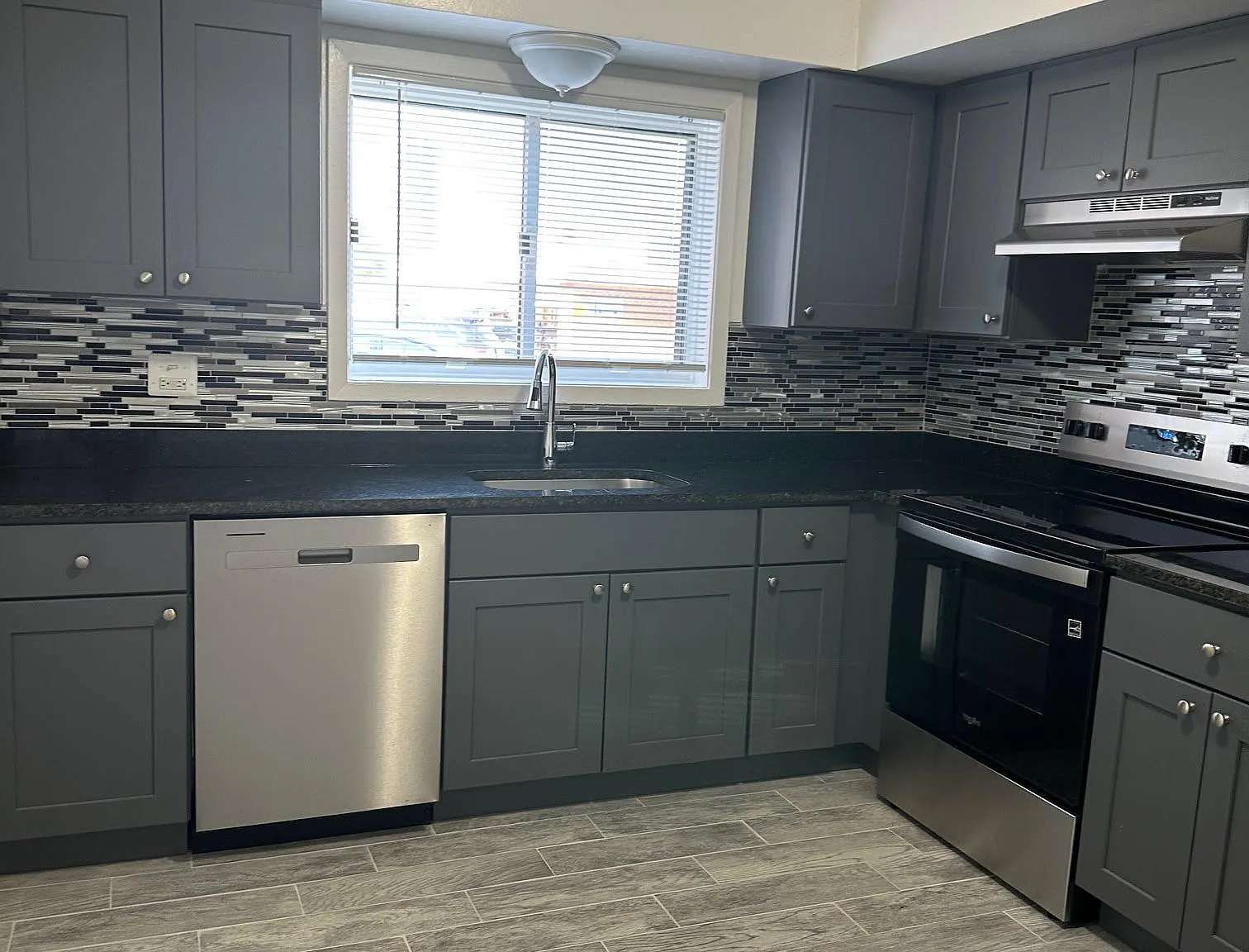 2 bed, 1000 sqft, $2,000 — Photo 1