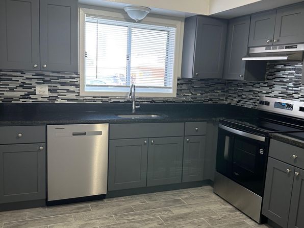 1422B Carol St #1422-B, Park Ridge, IL 60068 – 2-bedroom rental in Park Ridge